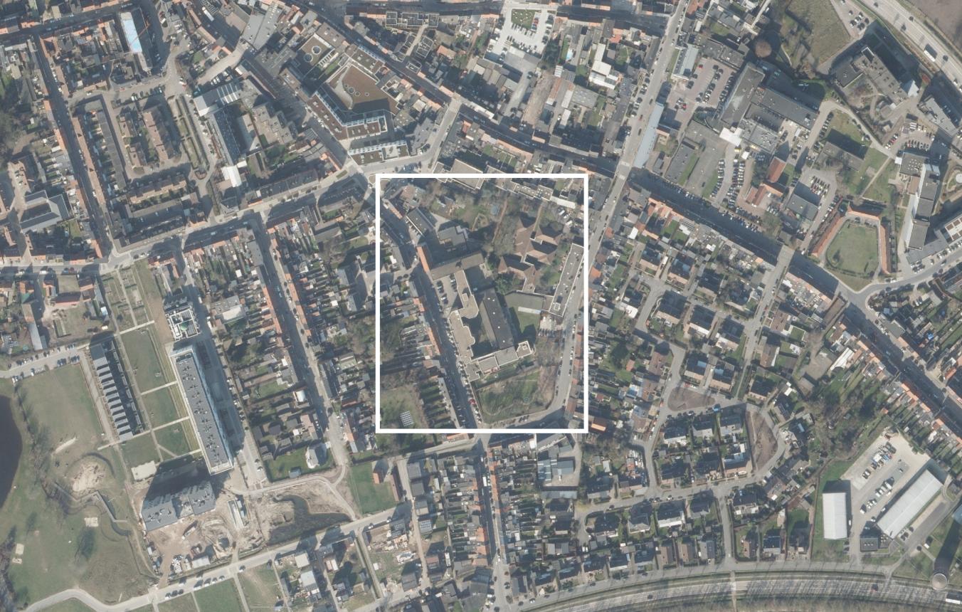 Luchtfoto Open Oproep 4503 met de site van vzw Emiliani in het centrum van Lokeren