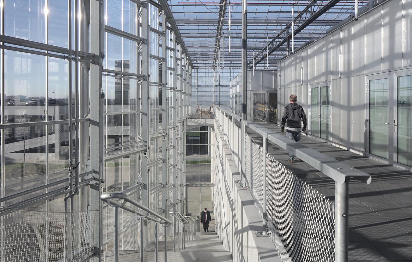 PPPL2 Agrotopia Roeselare - Ingang met brede, opgaande trap leidt naar stadstuinbouwplein