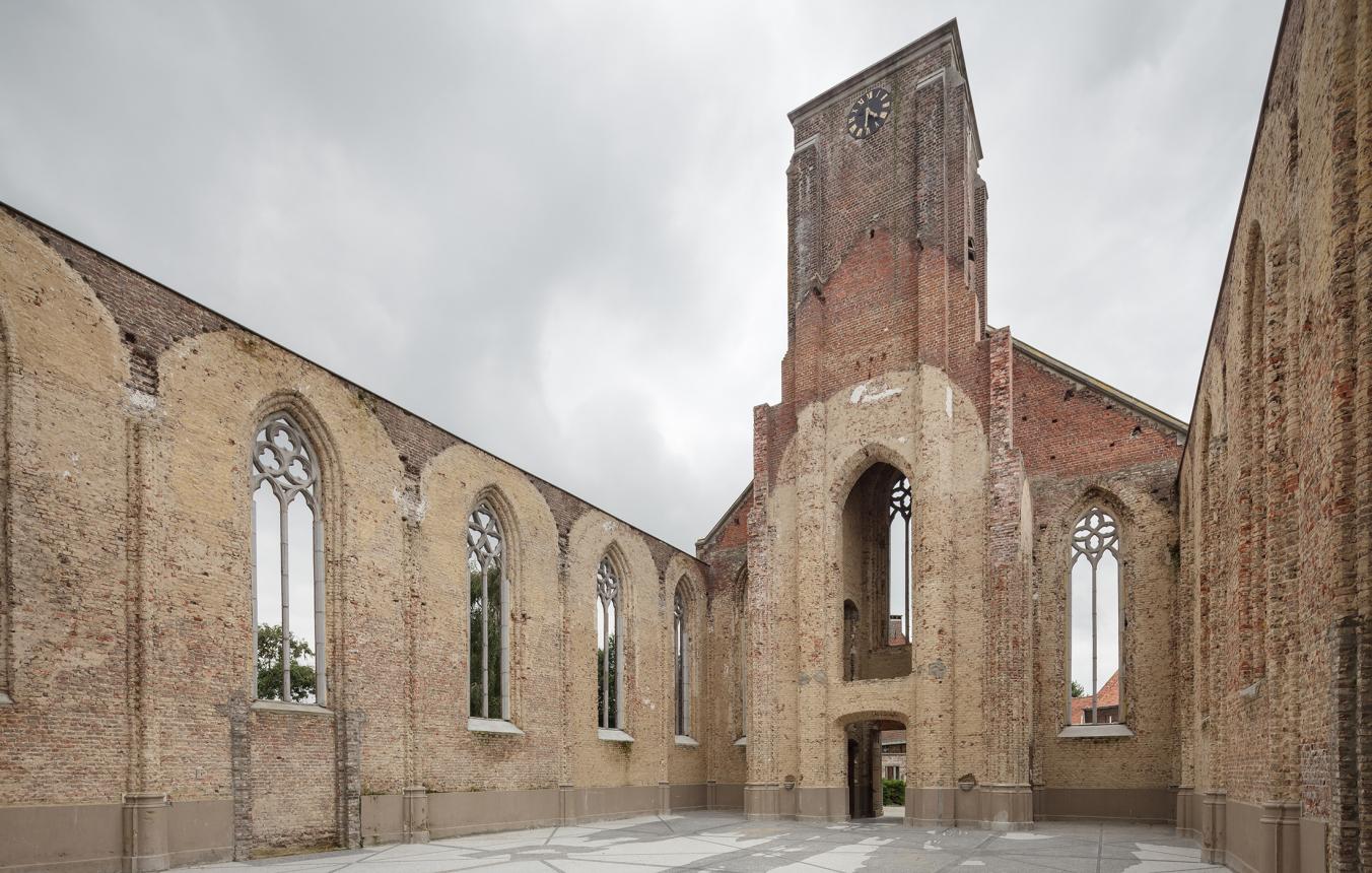 kerk van Bossuit, kunst werk ‘Repeat, Sint Amalberga Bossuit’ van Ellen Harey uit 2013 in de kerk van Bossuit