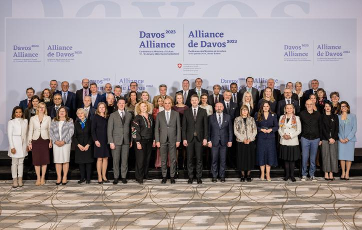 Officiële groepsfoto van de Davos alliantie 2023
